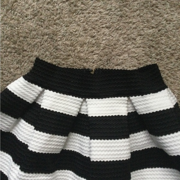 Forever 21 Contemporary Skirt - Picture 8 of 13